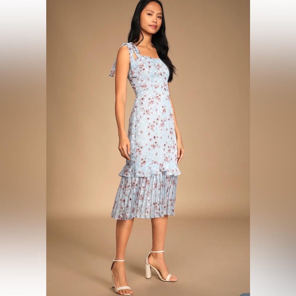 Lulu’s Blue Floral Tiered Midi Dress, Size S (NWT)